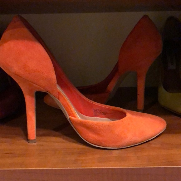 BCBG PUMPS barely worn - Picture 5 of 8